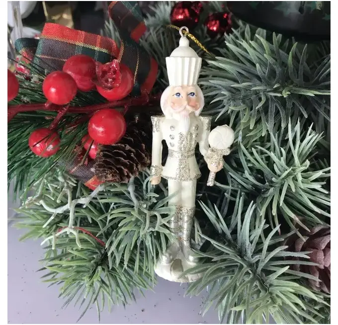 Glamorous Christmas decorations for winter 2024. What to choose for your home?