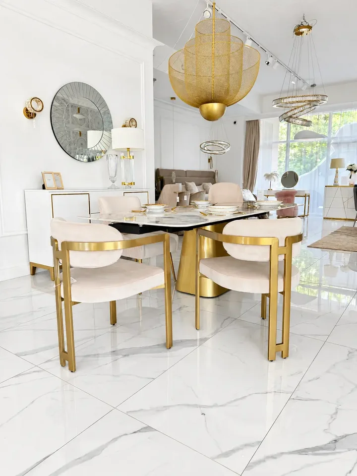Designerskie Krzesło Romeo – Styl Włoski z uwagą na detal wykończenia. Ekspozycja w salonie od Primavera Home.