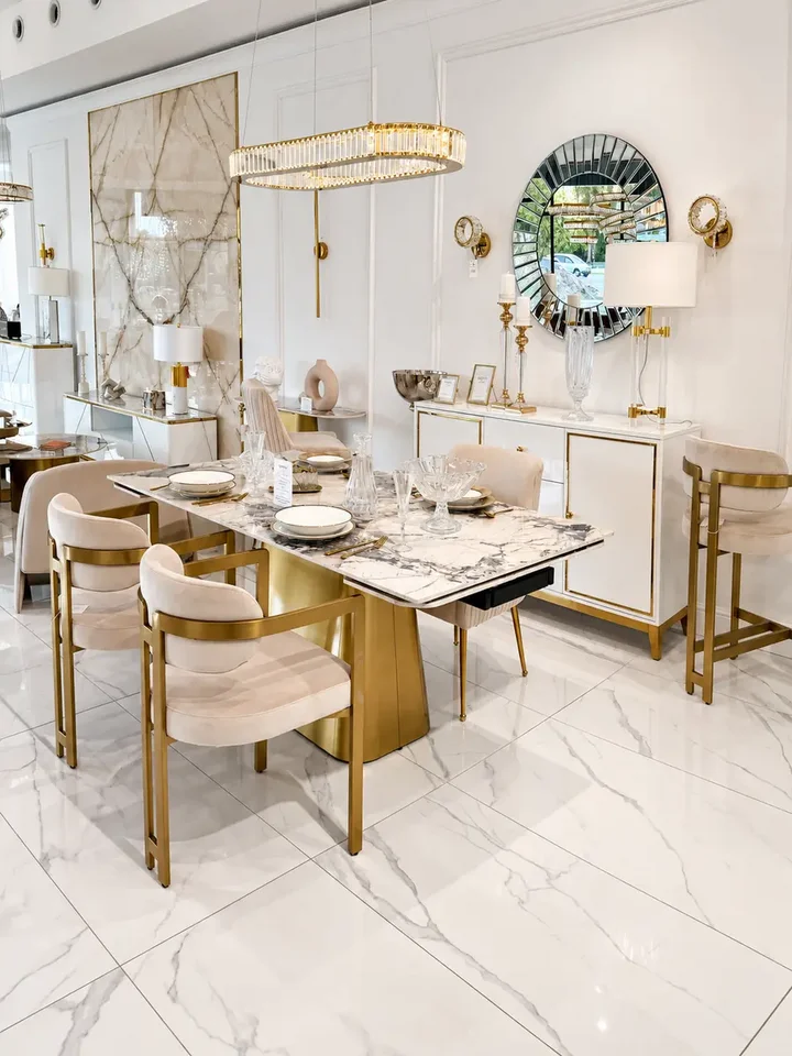Designerskie Krzesło Romeo – Styl Włoski widok od dołu z ciekawym podświetleniem. Meble na zamówienie od Primavera Home.