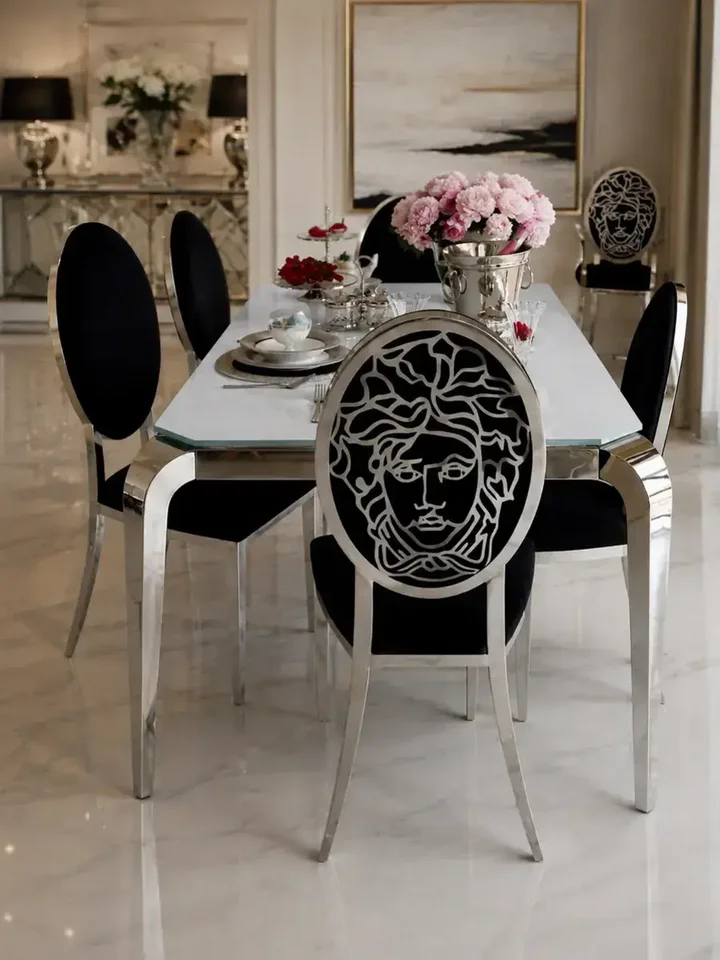 Widok z tyłu na ekskluzywne krzesło do jadalni, glamour, nowoczesne, stalowe czarny, srebrny MEDUSA, podkreślający elegancką konstrukcję. Meble na zamówienie od Primavera Home.