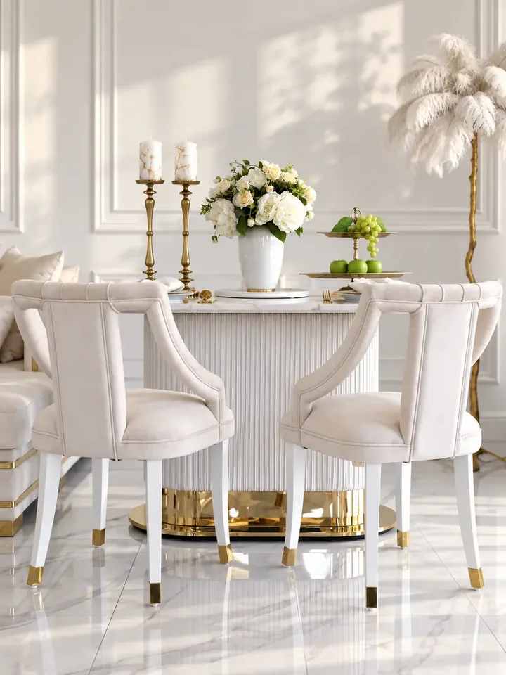 Zbliżenie na detale wykończenia krzesła PALACE Glamour. Ekspozycja w salonie przez Primavera Home.