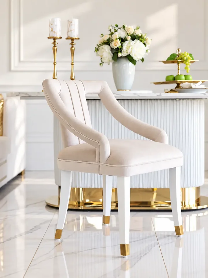 Krzesło PALACE Glamour w perspektywie bocznej, idealne do eleganckiego biura. Meble na zamówienie od Primavera Home.