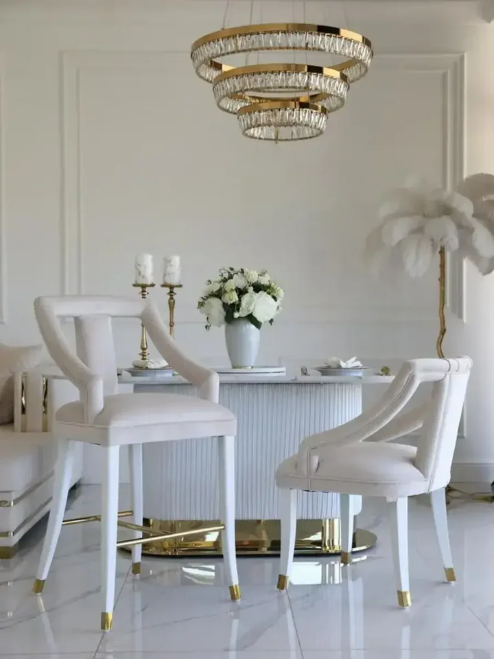 Hoker Glamour PALACE Beżowy Biały w stylowej aranżacji biurowej. Ekspozycja w salonie od Primavera Home.