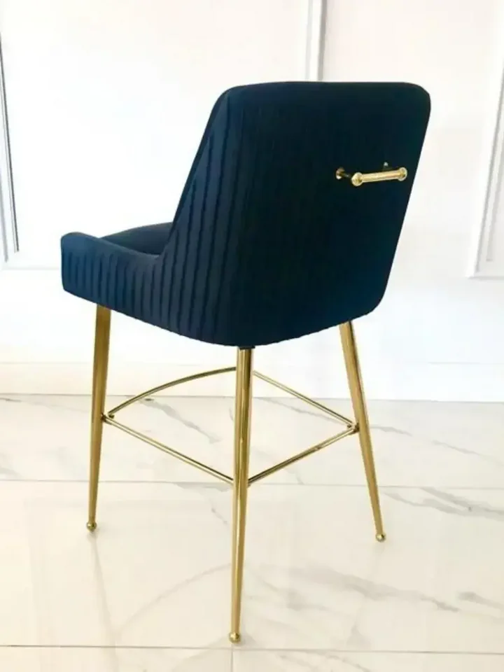 Mikro aranżacja z hokerem PALOMA, idealna do nowoczesnych przestrzeni. Ekspozycja w salonie od Primavera Home.