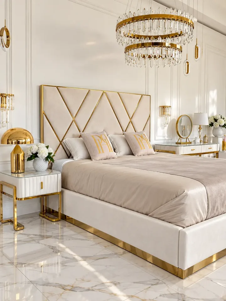 Szafka nocna glamour nowoczesna, beżowa, złota, stolik boczny z szufladą AMORE w stylowej aranżacji w salonie. Ekspozycja w salonie od Primavera Home.