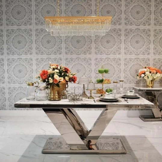 Widok z góry na stół LV COLLECTION Srebrny, pokazujący jego elegancki blat od Primavera Home.