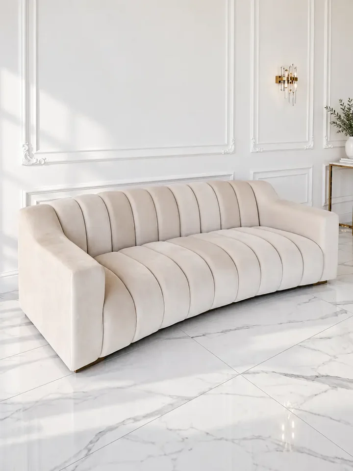 Sofa LONDON Beżowa ukazana z boku. Detal wykończenia od Primavera Home.