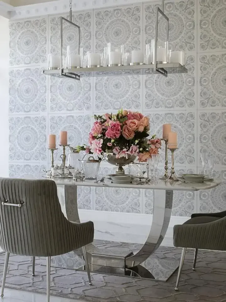 Zbliżenie na materiał stalowy w Stole Nowoczesnym Glamour z marmurowym blatem. Meble na zamówienie od Primavera Home.