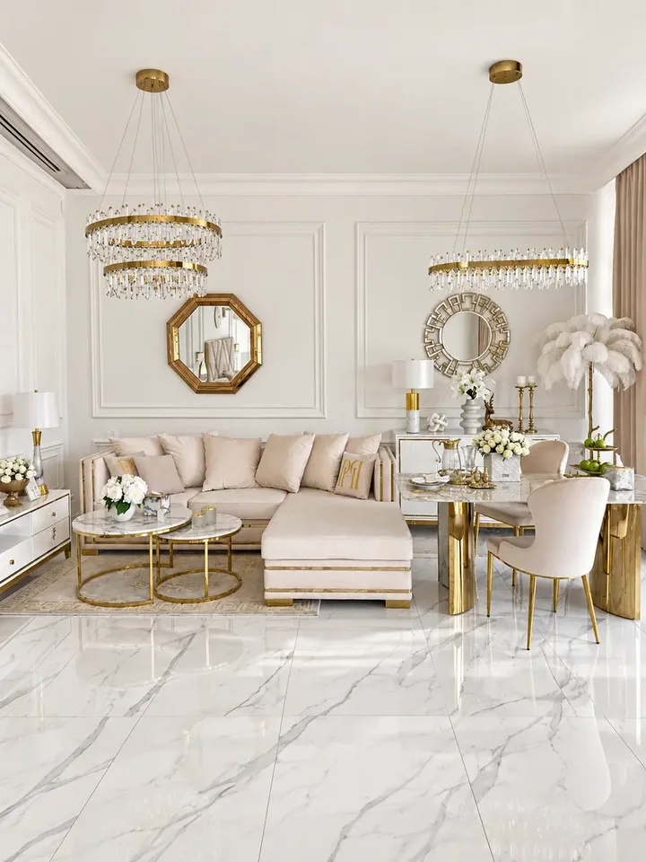 Żyrandol Kryształowy Bulgari XL Złoty Dwupoziomowy w aranżacji nowoczesnego wnętrza z eleganckimi meblami na zamówienie. Oświetlenie na zamówienie od Primavera Home.
