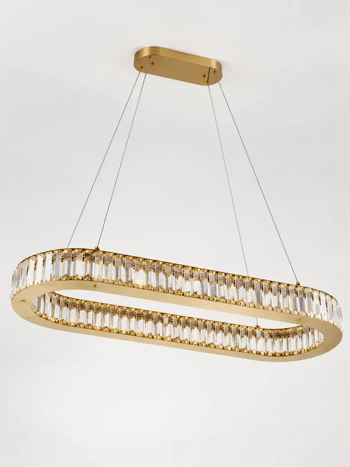Szczegóły montażu żyrandola, ilustrujące łatwość instalacji i elegancki design. Lampa ECLIPSE od Primavera Home.