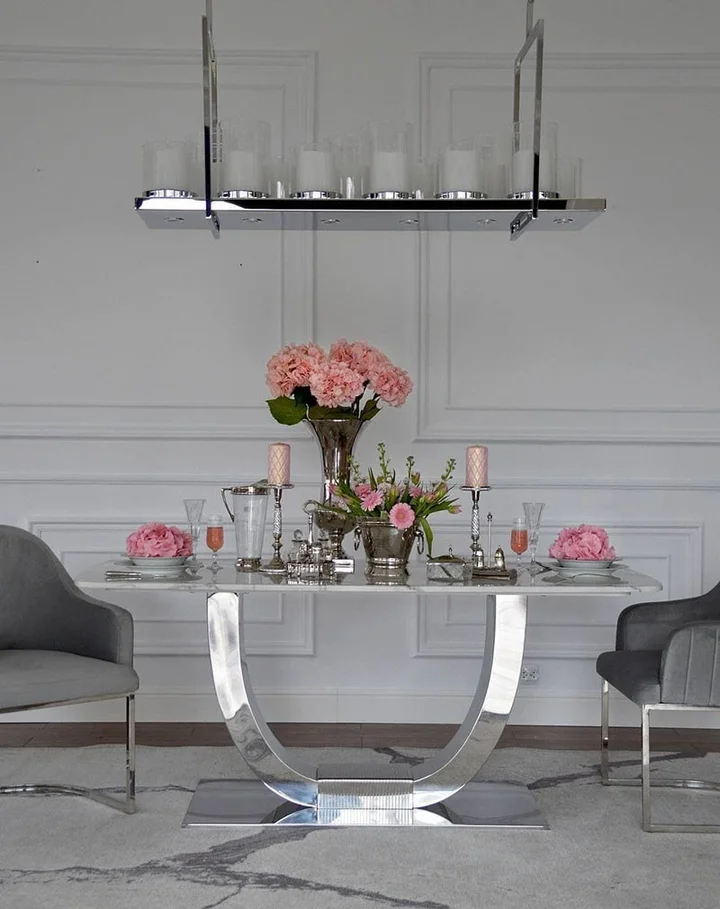 Ekskluzywny stół glamour do jadalni widziany z góry. Detal wykończenia od Primavera Home.