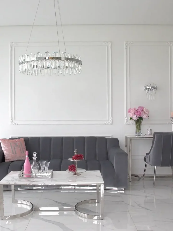 Sofa LONDON Nowoczesna zbliżenie na siedzisko, prezentujące detale wykończenia. Meble na zamówienie od Primavera Home.