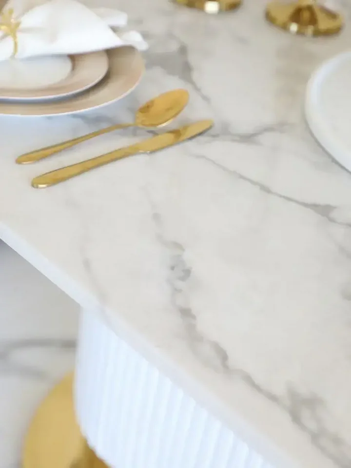 Stół biały złoty z marmurowym blatem, glamour do jadalni, nowoczesny, designerski ROYAL — aranżacja wnętrza. Primavera Home.
