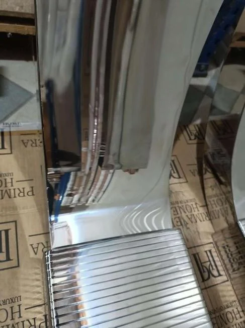 Nowoczesny stół srebrny czarny marmur do jadalni na 10 osób 240 cm ART DECO OUTLET Primavera Home, zbliżenie na materiał blatu, pokazujące jego strukturę.