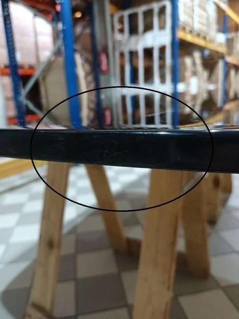 Nowoczesny stół srebrny czarny marmur do jadalni na 10 osób 240 cm ART DECO OUTLET Primavera Home eksponowany z różnych kątów, prezentujący jego wszechstronność.