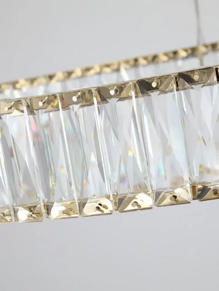 Żyrandol Kryształowy Złoty Ring Nowoczesny CRYSTAL w eleganckim wnętrzu, styl od Primavera Home.