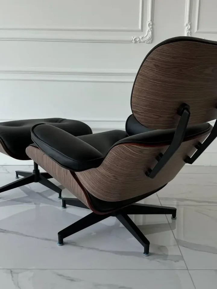Fotel Lounge z Podnóżkiem w eleganckim wnętrzu glamour. Meble na zamówienie od Primavera Home.