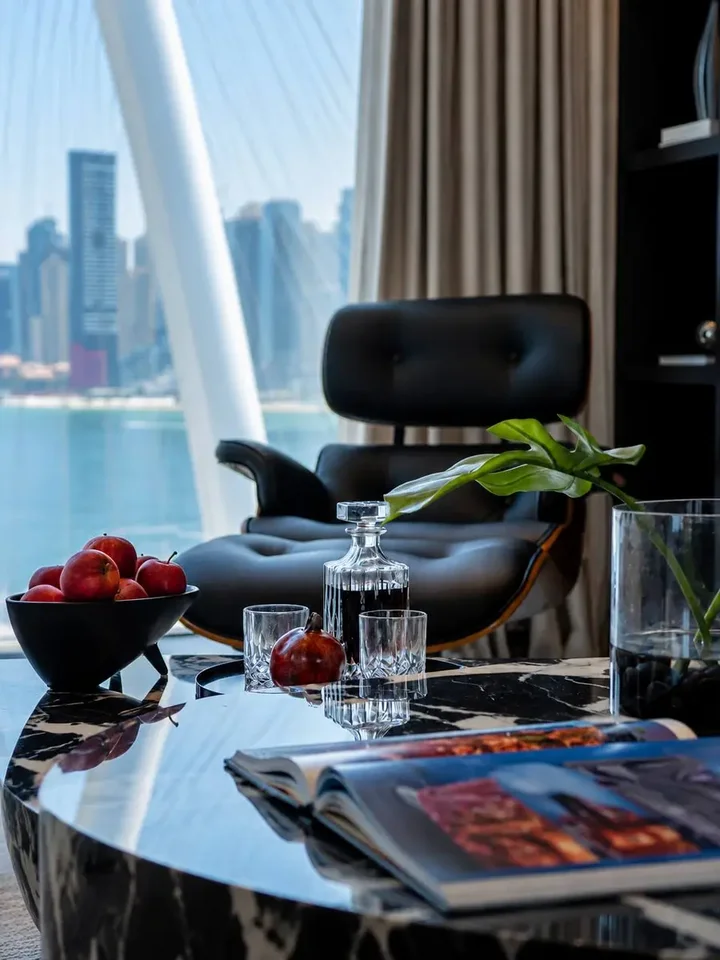 Fotel Lounge z Podnóżkiem widoczny od góry. Meble na zamówienie od Primavera Home.