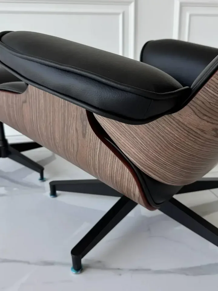 Fotel Lounge z Podnóżkiem obok stołu. Aranżacja nowoczesnego wnętrza od Primavera Home.