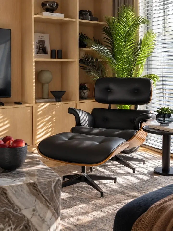Fotel Lounge z Podnóżkiem w zbliżeniu. Meble na zamówienie od Primavera Home.