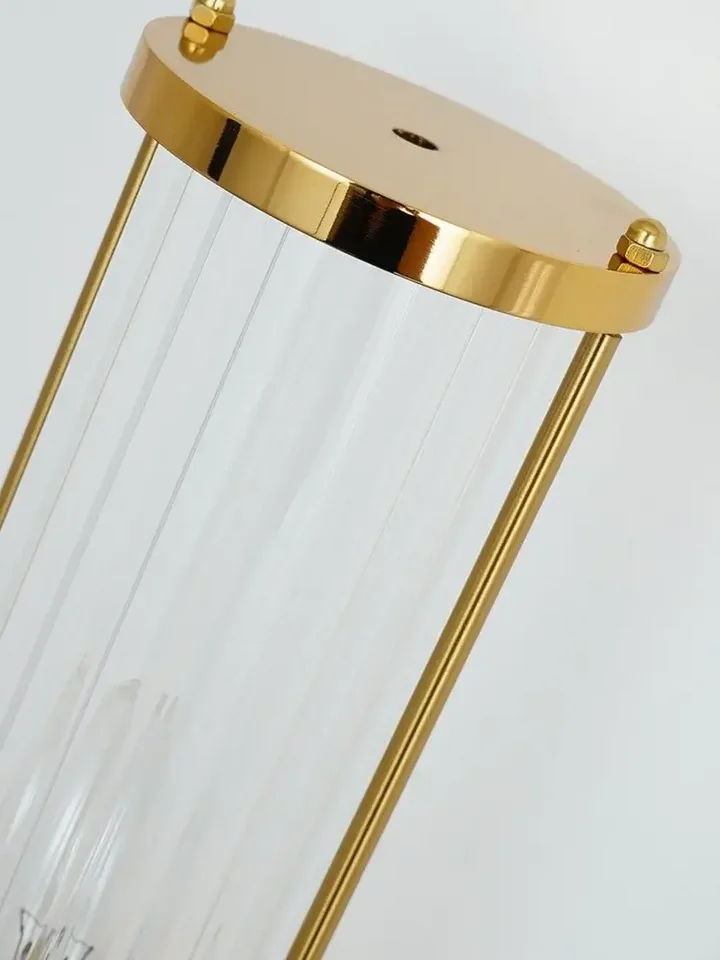 Kinkiet kryształowy, złoty nowoczesny do sypialni, łazienki, lampa ścienna 27 cm RONALD S, detal szkła, ukazujący wysoką jakość wykonania. Produkt od Primavera Home.