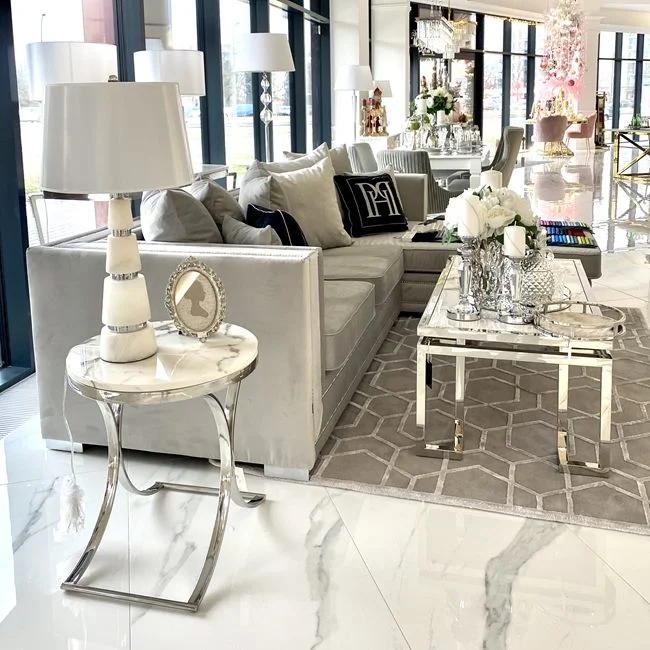 Lampa stołowa glamour srebrno biała