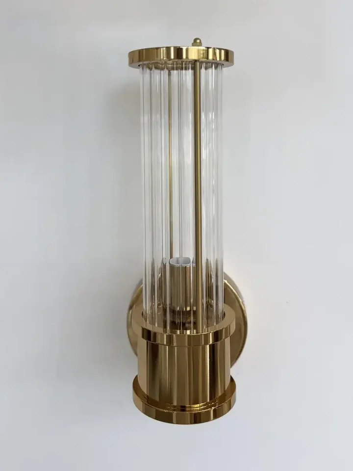 Kinkiet kryształowy, złoty nowoczesny do sypialni, łazienki, lampa ścienna 27 cm RONALD S jako inspiracja w łazience, kreujący elegancki nastrój. Od Primavera Home.