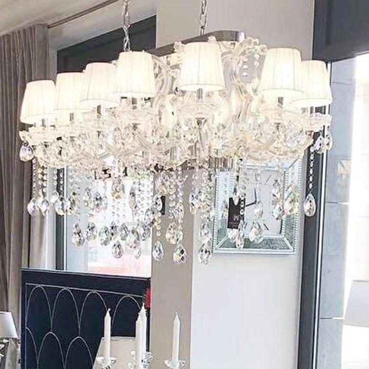 Srebrny żyrandol w stylu glamour