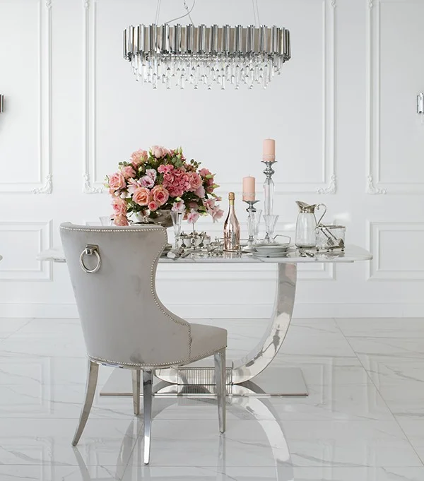 Krzesło glamour na chromowanych nogach