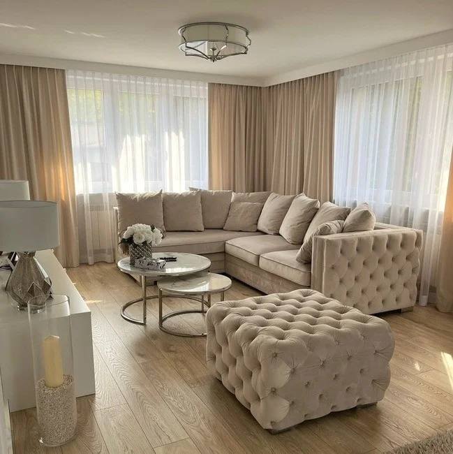 Pikowana pufa w stylu glamour