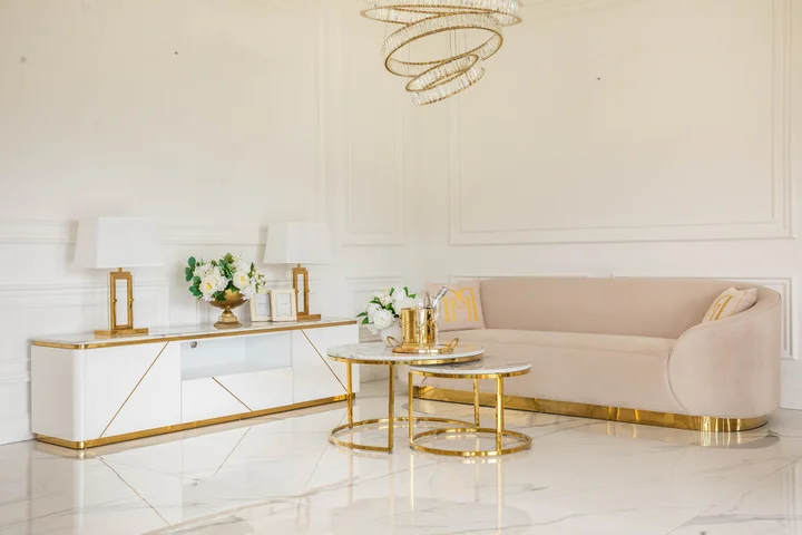 3 osobowa sofa beżowa złota