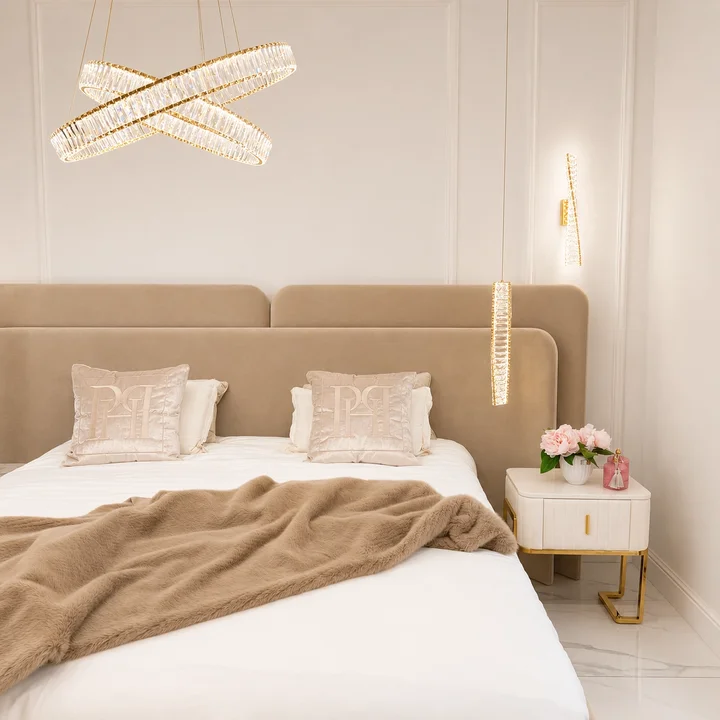 Detal wykończenia złotego żyrandola Kryształowego CRYSTAL L od Primavera Home.