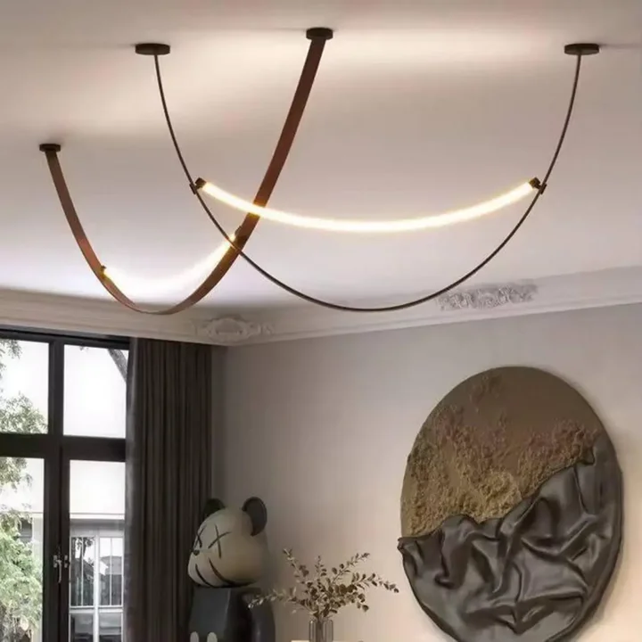 Żyrandol Cosmopolitan S-M w eleganckim stylu, idealny do każdej przestrzeni. Projekt od Primavera Home.
