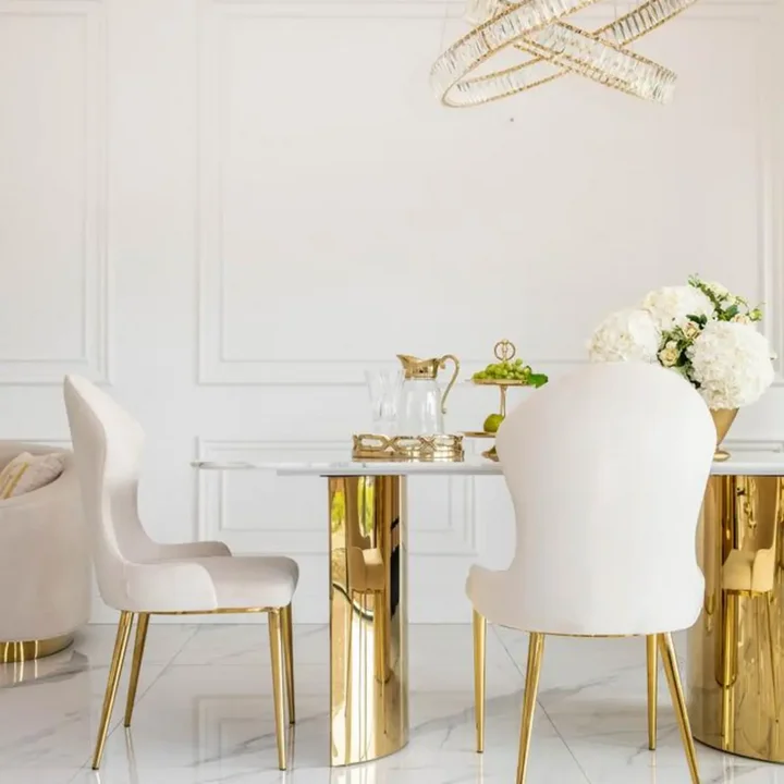 Żyrandol Kryształowy CRYSTAL L w eleganckim wnętrzu od Primavera Home.