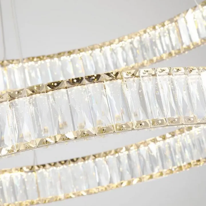 Wszechstronne zastosowanie żyrandola Kryształowego CRYSTAL L od Primavera Home.