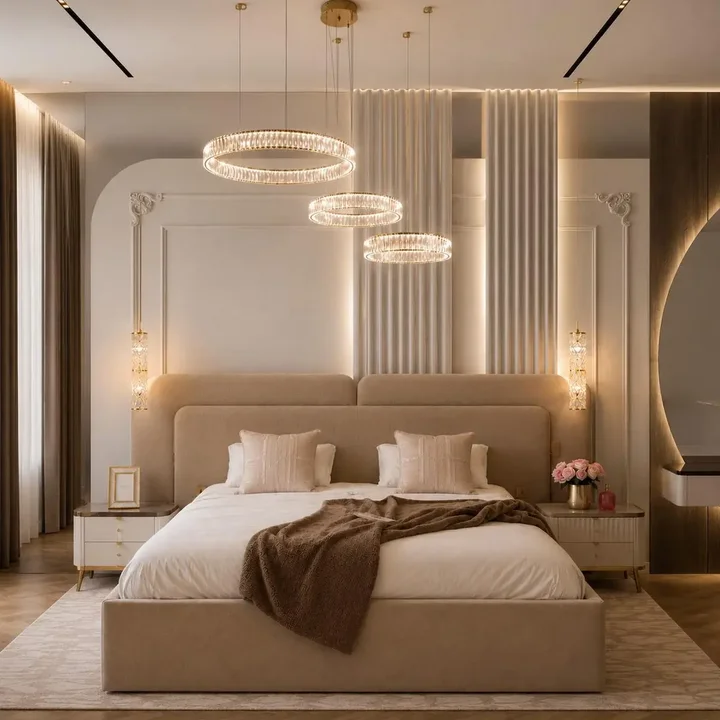 Luksusowy żyrandol Crystal XXL Złoty w eleganckim salonie, dodający szyku, projekt od Primavera Home.