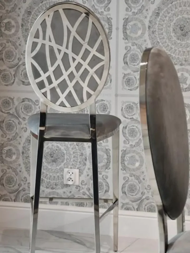 Luksusowy Hoker AZURO w aranżacji salonu. Meble na zamówienie od PRIMAVERA HOME.