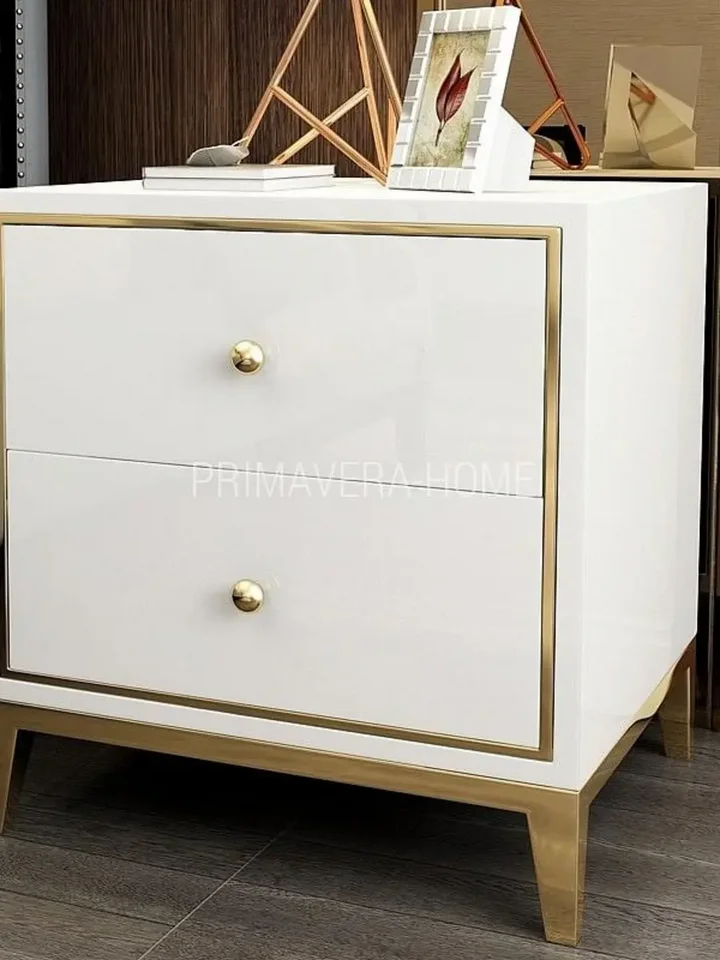 Nowoczesne meble z szafką nocną, oferowane przez Primavera Home.