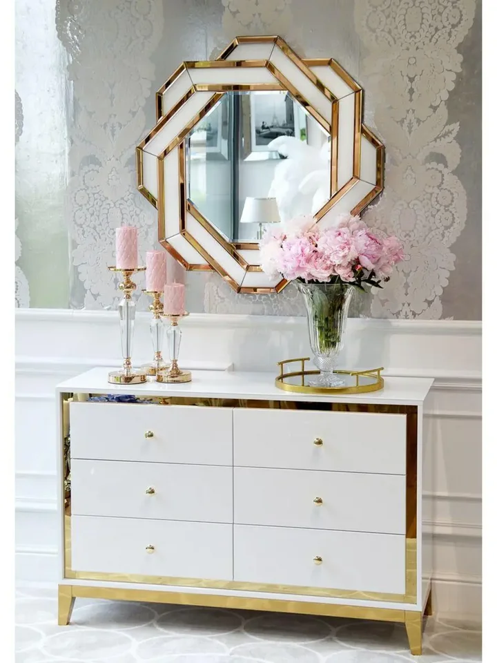 Stylizacja wnętrza z komodą glamour LORENZO M na stalowych nogach złota biała, inspiracja od Primavera Home.