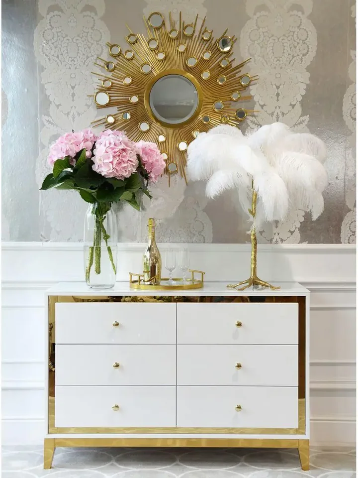 Komoda glamour LORENZO M na stalowych nogach złota biała w jasnym wnętrzu, idealnym dla Primavera Home.