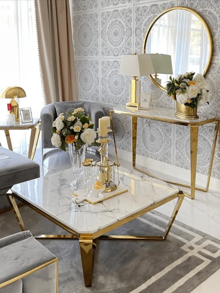 Konsola glamour RALPH z białym konglomeratem złota w perspektywie. Detal wykończenia od Primavera Home.