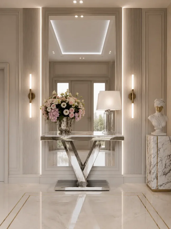 Konsola glamour srebrna, nowoczesna, blat biały marmur, do przedpokoju LV COLLECTION OUTLET w zbliżeniu, eksponująca teksturę materiałów. Aranżacja nowoczesnego wnętrza od Primavera Home.