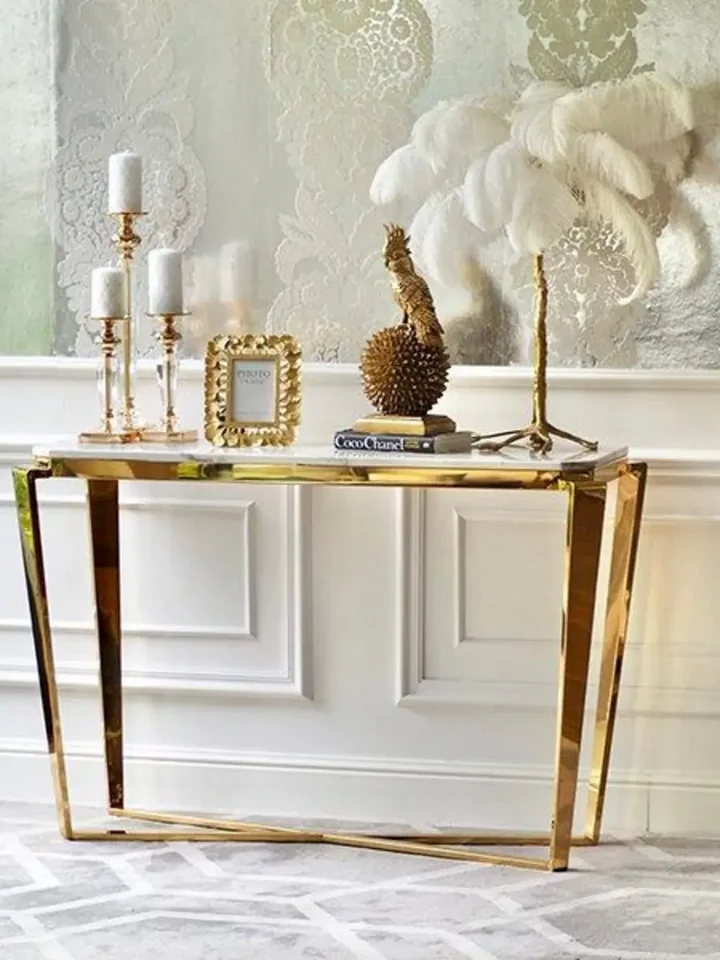 Konsola glamour RALPH z białym konglomeratem złota w widoku 3D. Ekspozycja w salonie od Primavera Home.