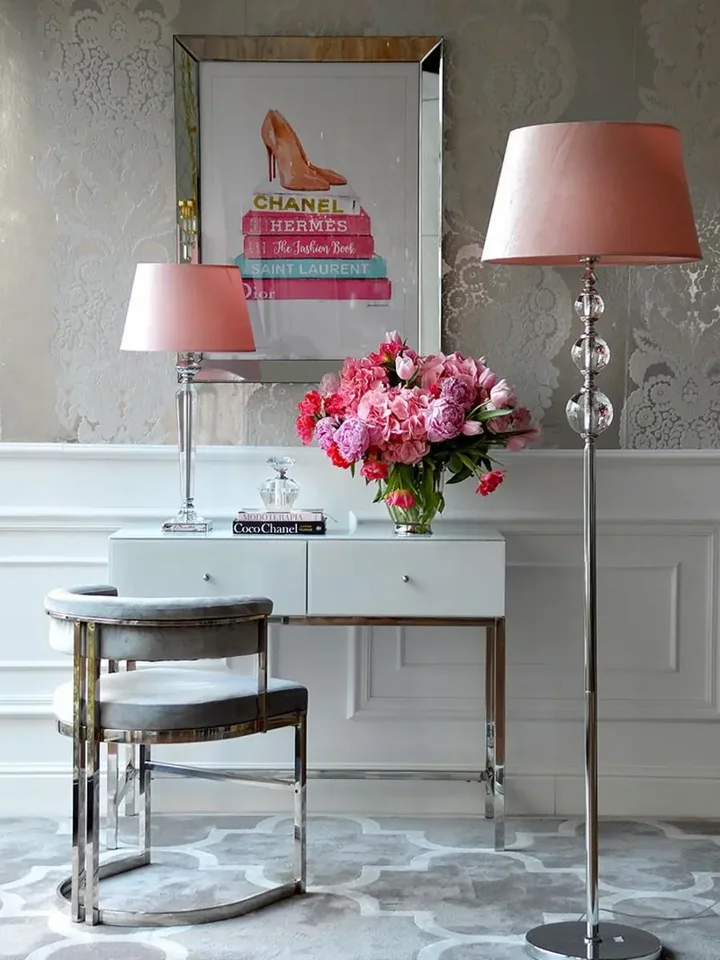 Szczegóły kolorystyki krzesła MARCO w nowoczesnym stylu, oferowane przez Primavera Home.