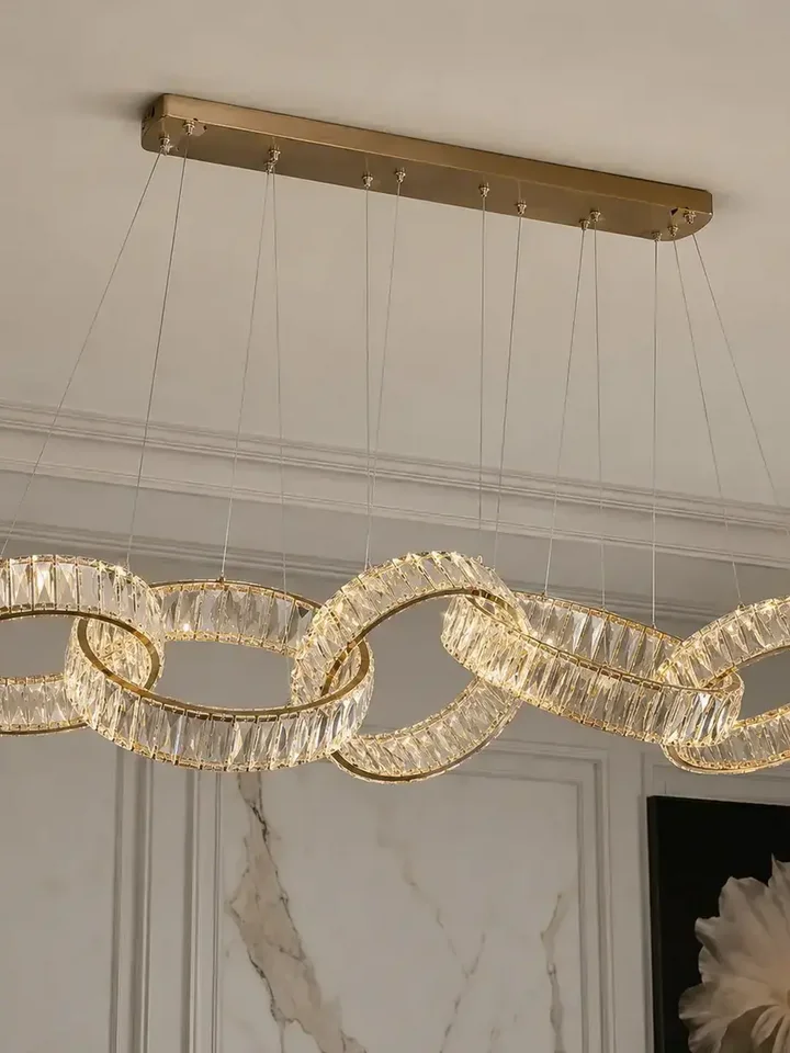 Żyrandol CRYSTAL 5 Złoty w aranżacji modern. Inspiracje od Primavera Home.