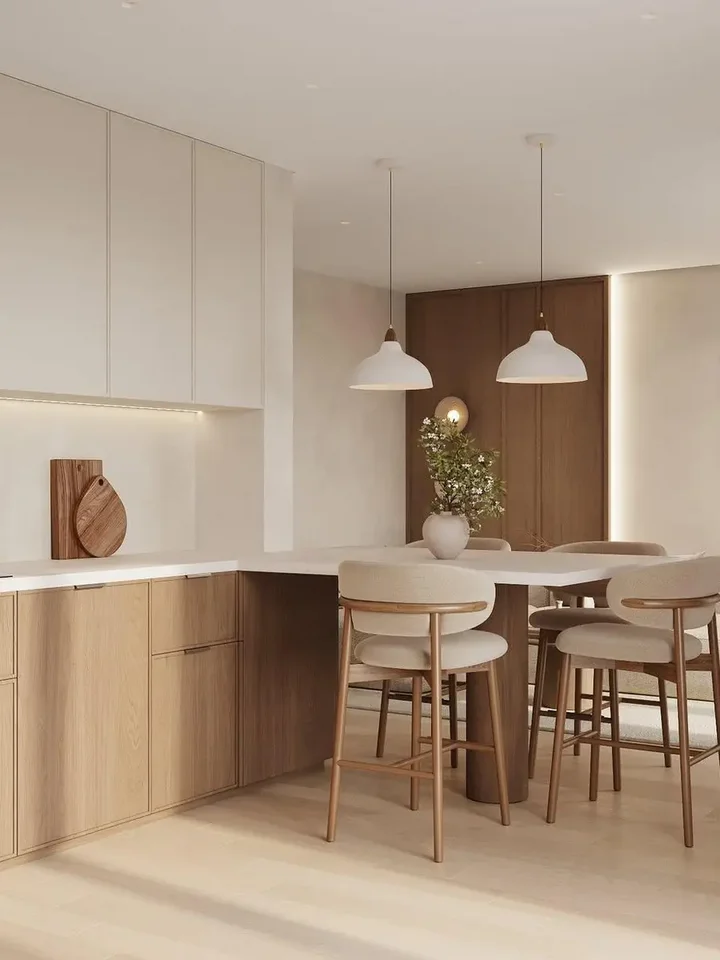 Designerski Hoker Drewniany Olivia – Krzesło Barowe w ciepłym świetle od Primavera Home.