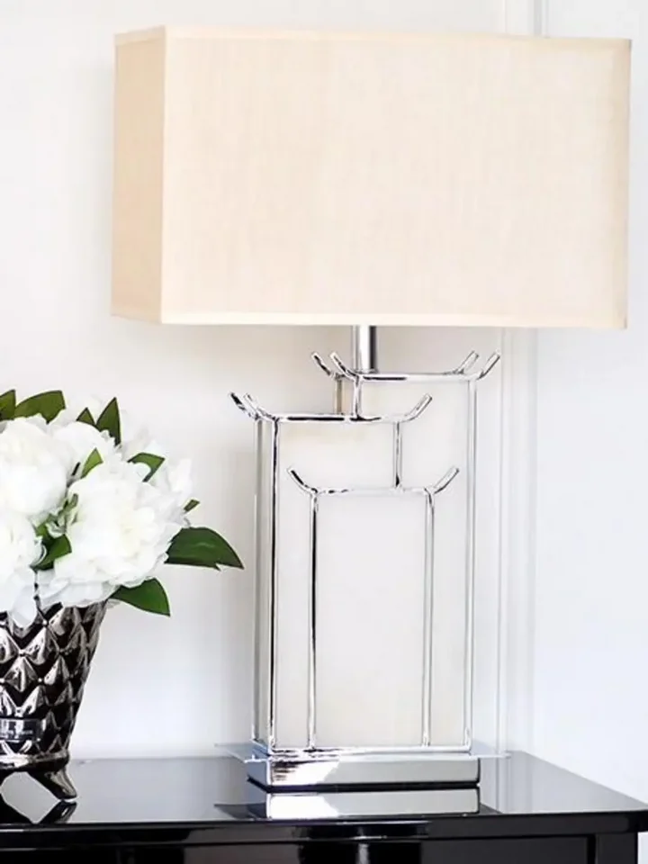 Luksusowa lampa stołowa, marmurowa, designerska, glamour, nowoczesna, srebrna VITTORIA w ujęciu z przodu. Oświetlenie na zamówienie od Primavera Home.