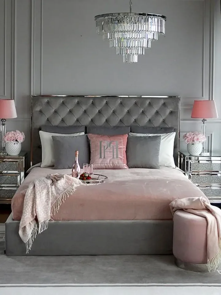 Kryształowy żyrandol okrągły, nowoczesny lampa wisząca, srebrny GLAMOUR M w ekspozycji w showroomie. Meble na zamówienie od Primavera Home.