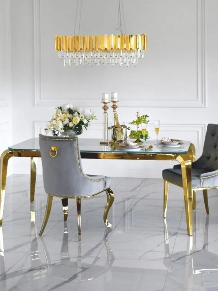 Designerski stół do jadalni, glamour, ze szklanym blatem, stalowy, złoty ELITE w luksusowej aranżacji wnętrza. Ekspozycja od Primavera Home.