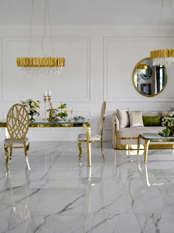 Designerski stół do jadalni, glamour, ze szklanym blatem, stalowy, złoty ELITE z widokiem na ogród. Meble na zamówienie od Primavera Home.